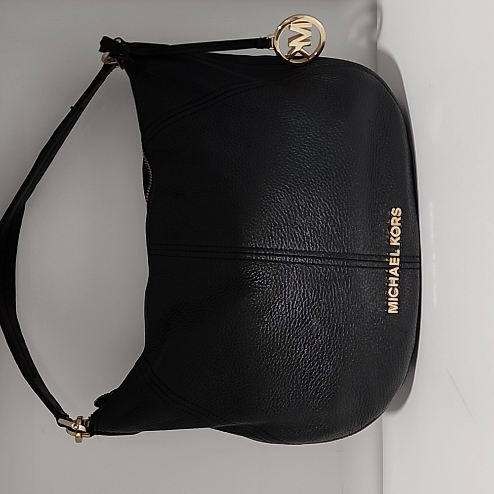 MICHAEL KORS Bedford pebbled black leather bag.